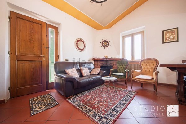 casa indipendente in vendita a Pistoia in zona Bottegone