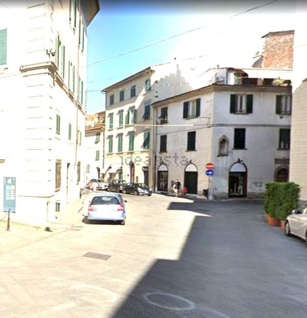locale commerciale in vendita a Pistoia in zona Centro Città