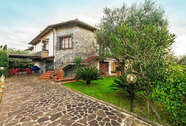 casa indipendente in vendita a Pistoia