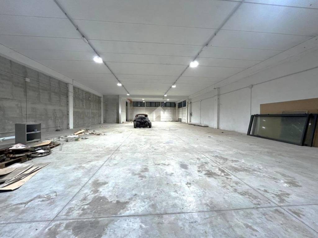 capannone in vendita a Pistoia