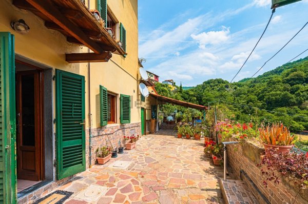 casa indipendente in vendita a Pistoia in zona Valdibure