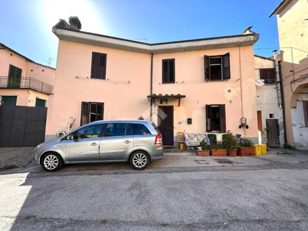 casa indipendente in vendita a Pistoia in zona Centro Città