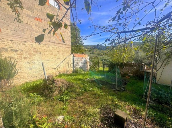 casa indipendente in vendita a Pistoia in zona Valdibrana