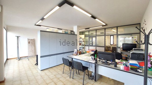 ufficio in vendita a Pistoia in zona Stadio