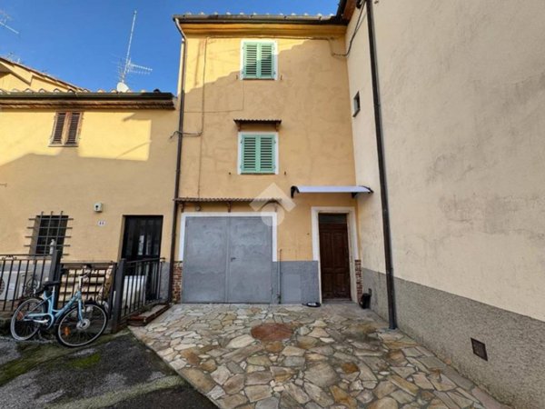 casa indipendente in vendita a Pistoia in zona Centro Città