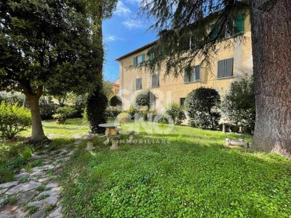 casa indipendente in vendita a Pistoia in zona Centro Città