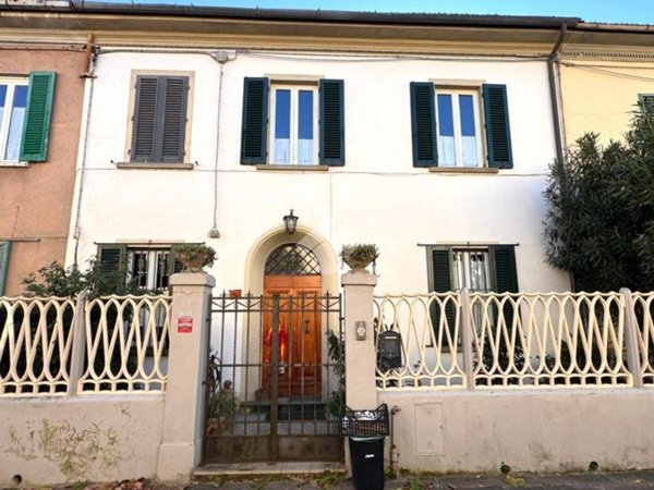 casa indipendente in vendita a Pistoia in zona Centro Città