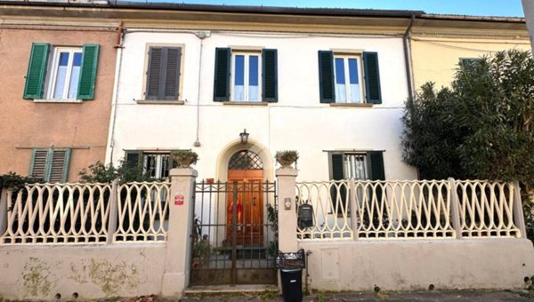 casa indipendente in vendita a Pistoia in zona Centro Città