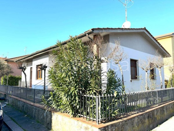 casa indipendente in vendita a Pistoia in zona Centro Città