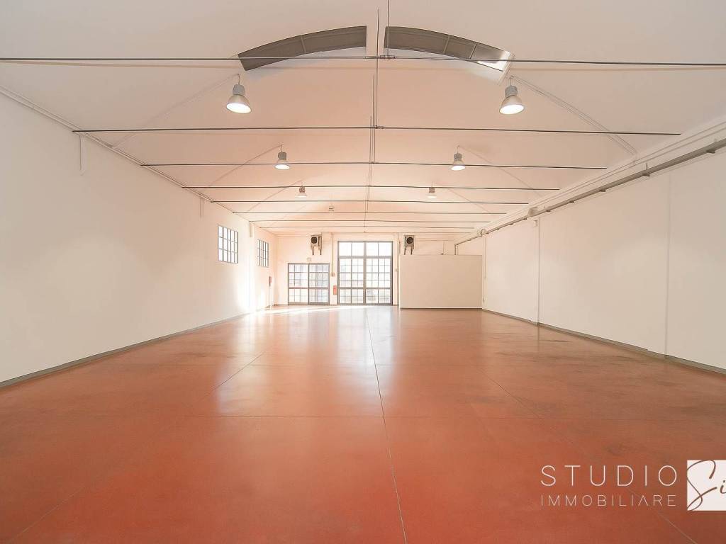 locale commerciale in vendita a Pistoia