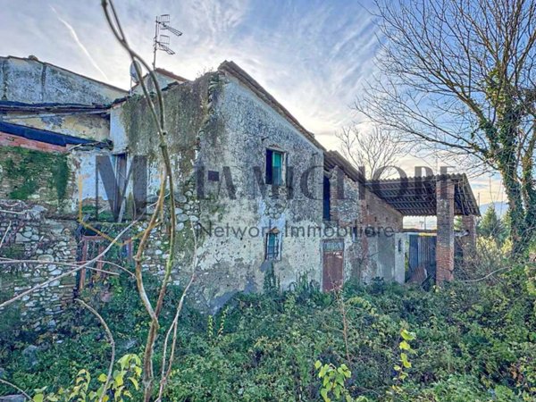 casa indipendente in vendita a Pistoia in zona Spazzavento