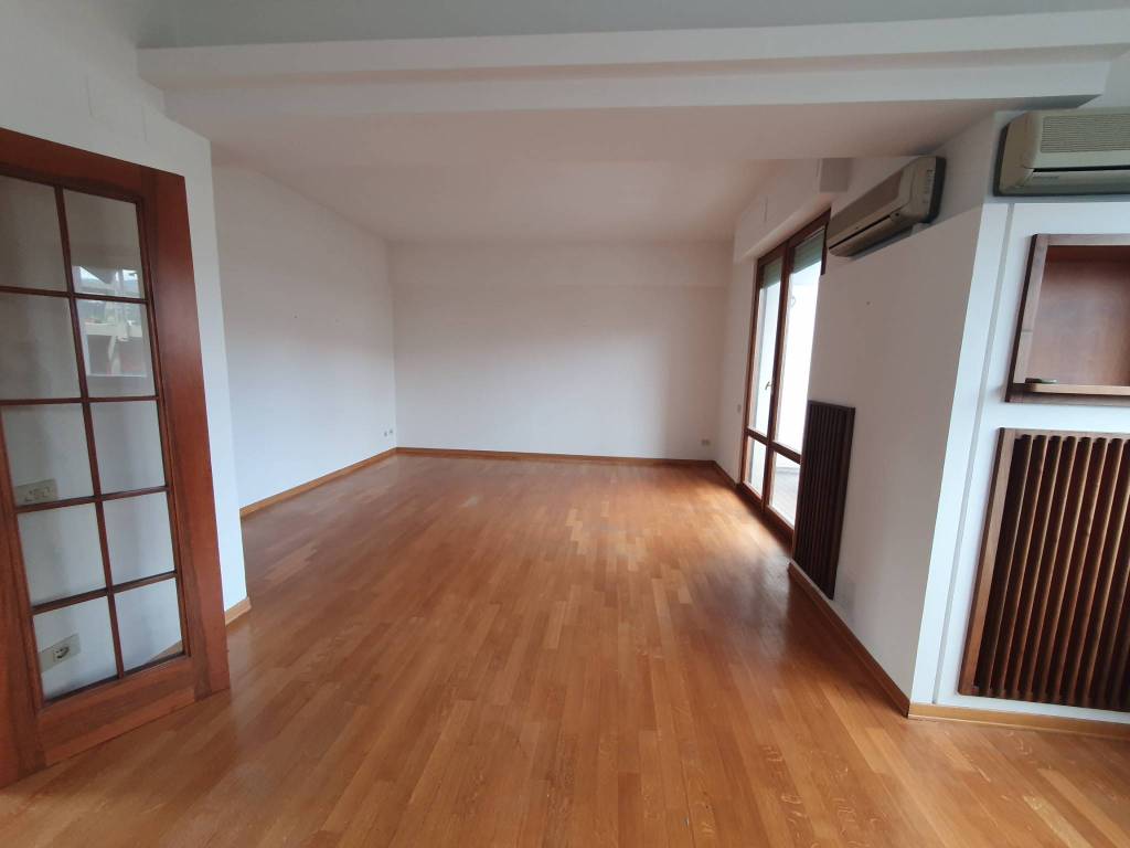 appartamento in vendita a Pistoia in zona Stadio