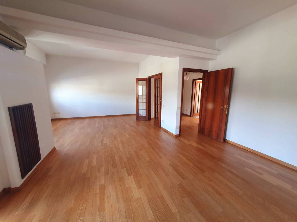 appartamento in vendita a Pistoia in zona Stadio