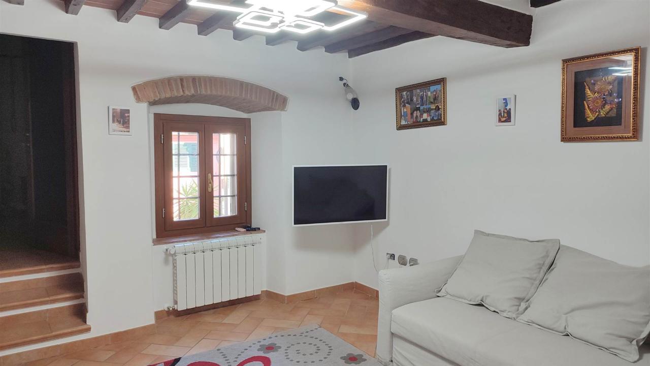 casa indipendente in vendita a Pistoia in zona Campiglio