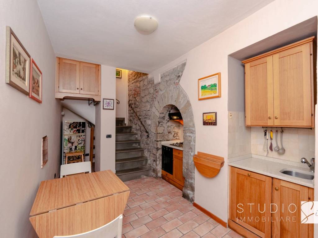 casa indipendente in vendita a Pistoia in zona Centro Città