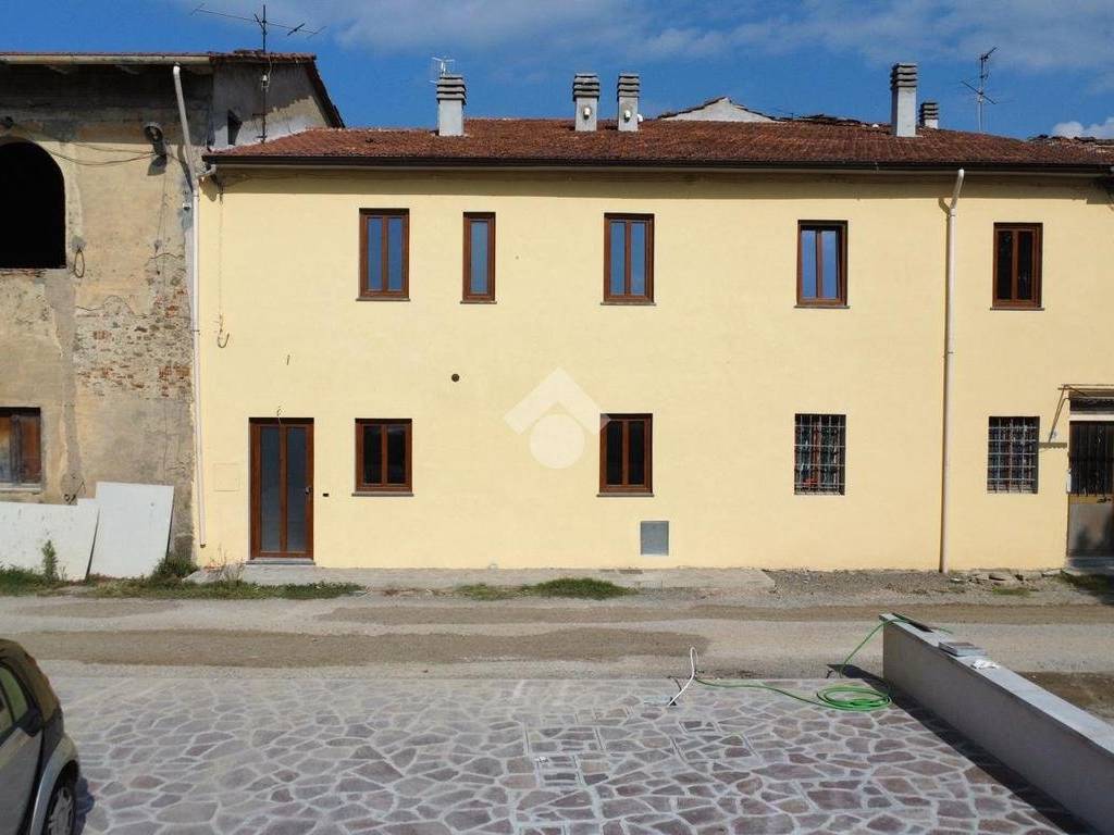 casa indipendente in vendita a Pistoia in zona Bottegone