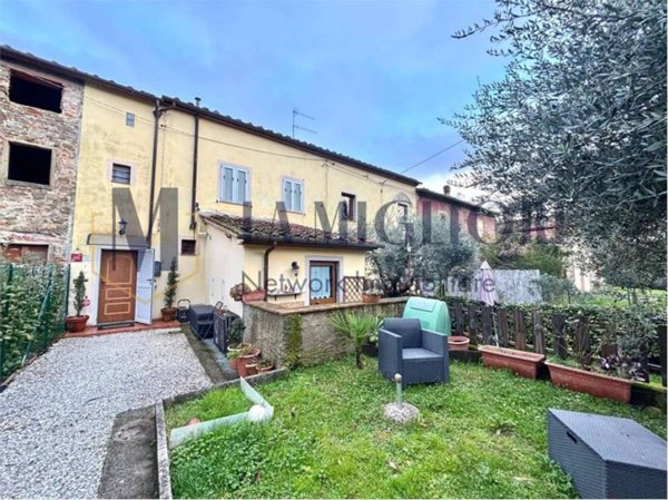 casa indipendente in vendita a Pistoia in zona Cacciaia