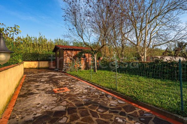 casa indipendente in vendita a Pistoia in zona Bottegone