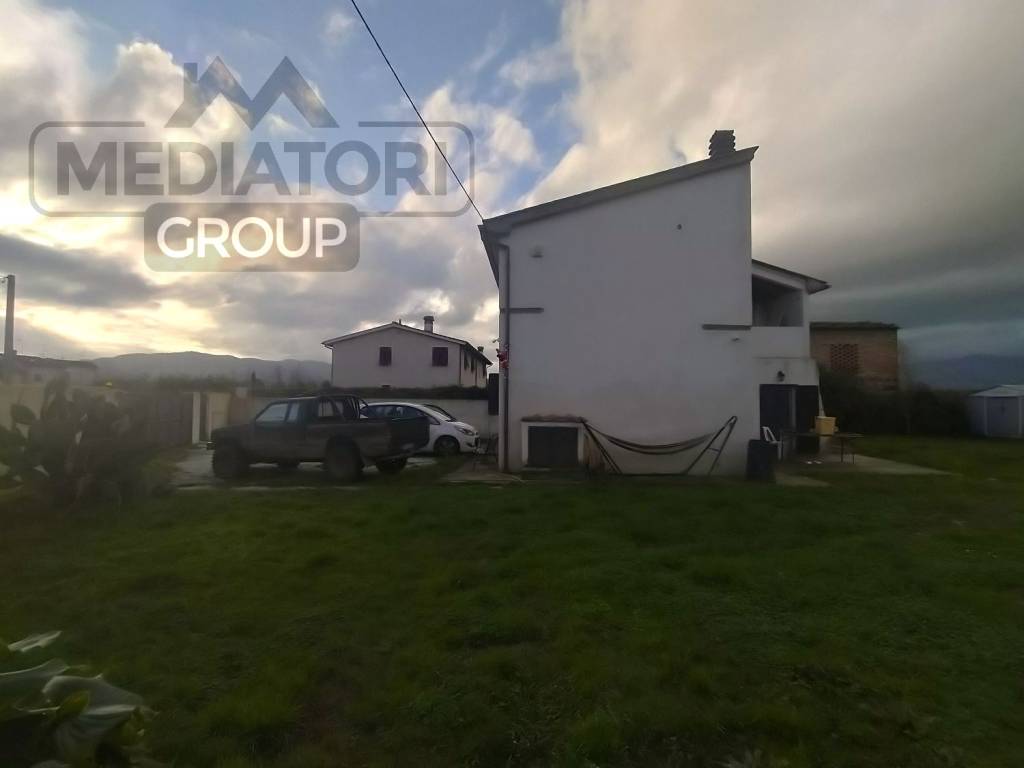 casa indipendente in vendita a Pistoia in zona Centro Città