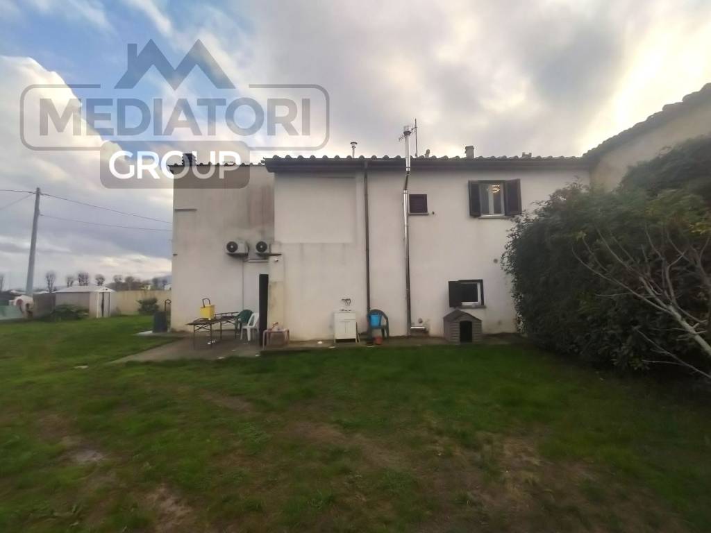 casa indipendente in vendita a Pistoia in zona Centro Città