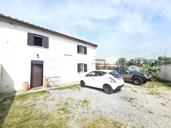 casa indipendente in vendita a Pistoia in zona Centro Città