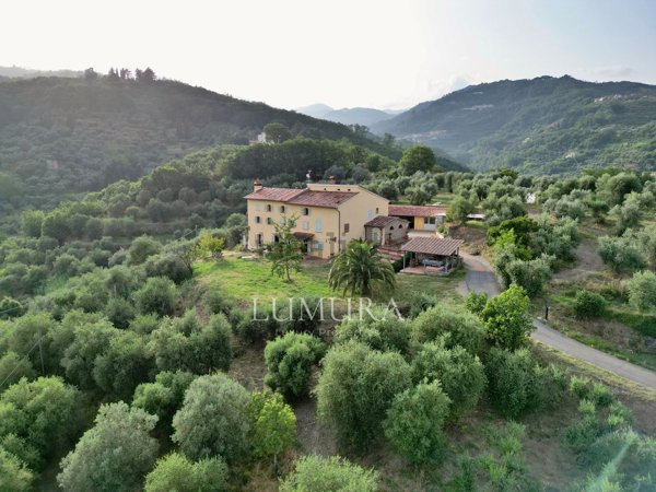 casa indipendente in vendita a Pistoia in zona Centro Città