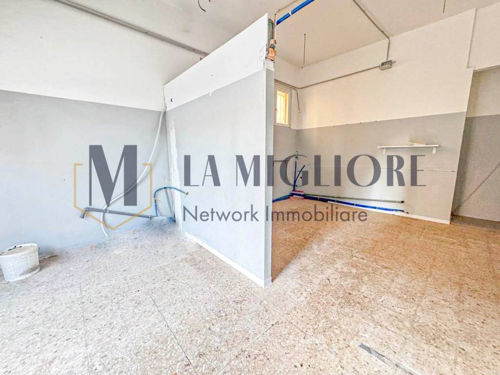 negozio in vendita a Pistoia in zona Stadio