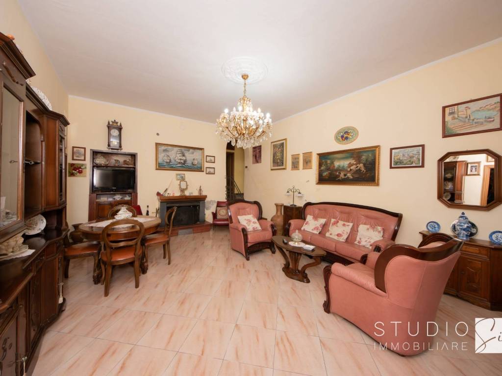 casa indipendente in vendita a Pistoia in zona Spazzavento