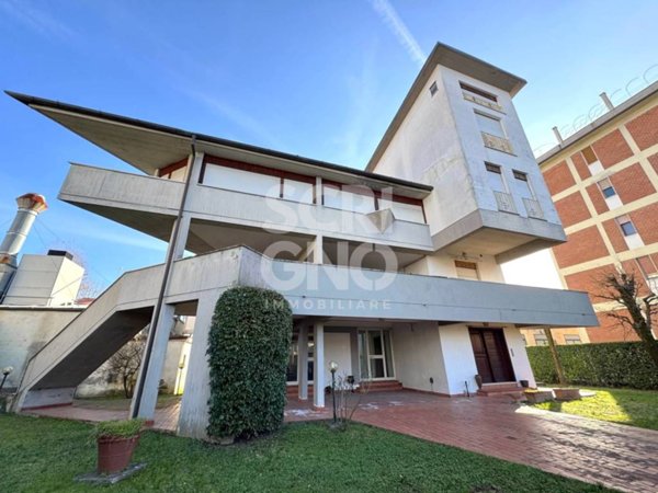 casa indipendente in vendita a Pistoia