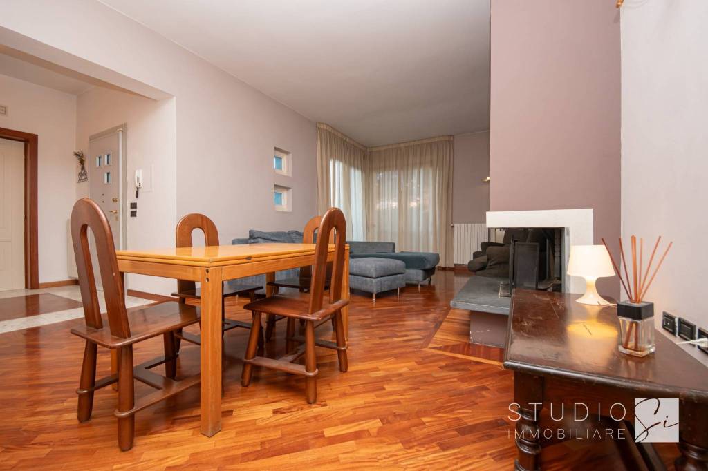 casa indipendente in vendita a Pistoia in zona Centro Città