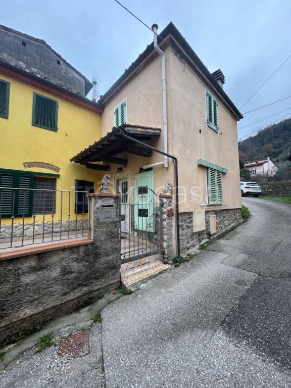 casa indipendente in vendita a Pistoia in zona San Felice