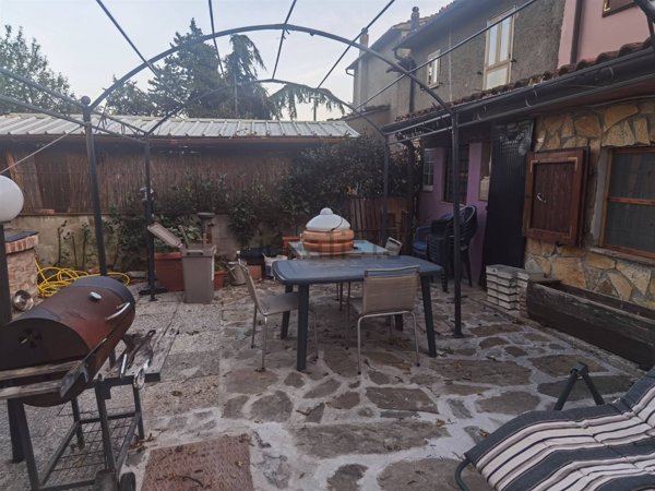 casa indipendente in vendita a Pistoia in zona San Felice