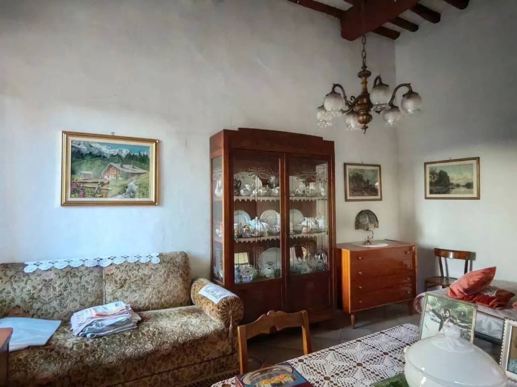 casa indipendente in vendita a Pistoia in zona Spazzavento