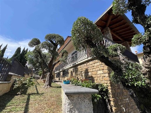 casa indipendente in vendita a Pistoia in zona Stadio