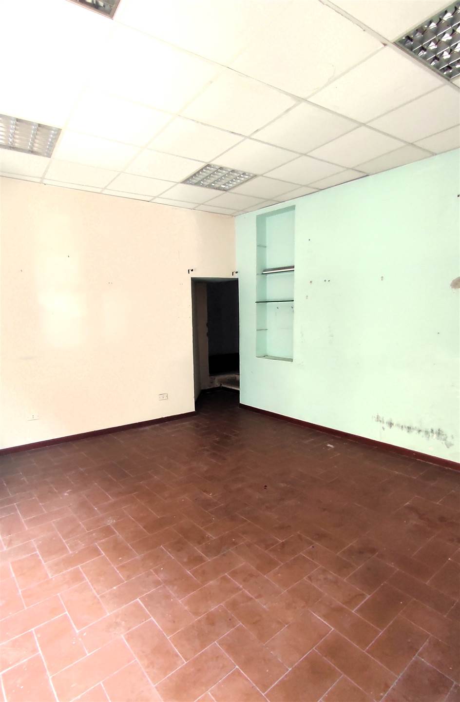 negozio in vendita a Pistoia in zona Centro Città