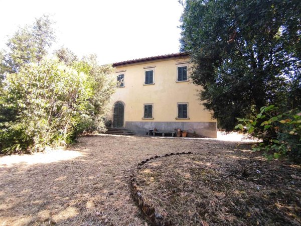 casa indipendente in vendita a Pistoia in zona Centro Città