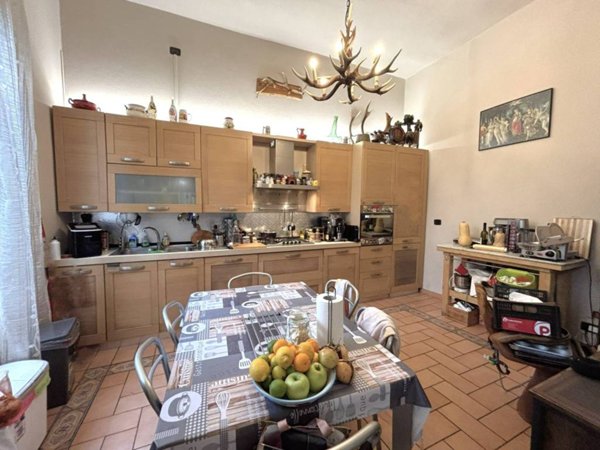 casa indipendente in vendita a Pistoia in zona Centro Città