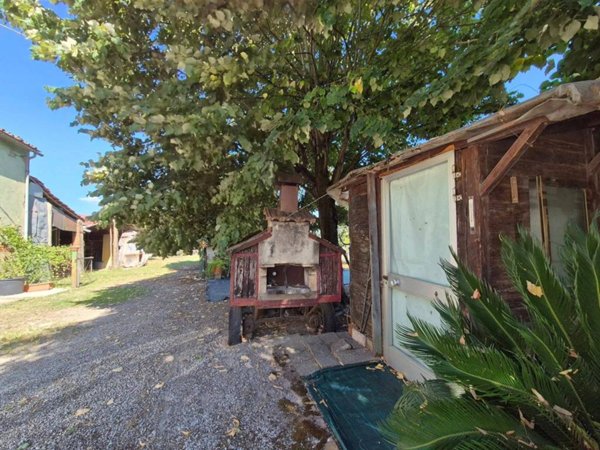 casa indipendente in vendita a Pistoia in zona Spazzavento