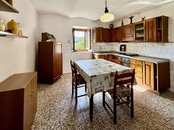casa indipendente in vendita a Pistoia in zona Santomoro