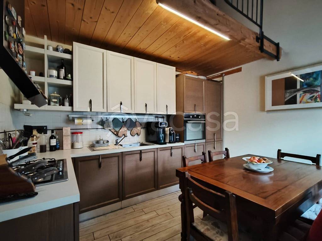 casa indipendente in vendita a Pistoia in zona Arcigliano