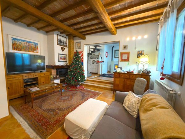 casa indipendente in vendita a Pistoia in zona Arcigliano