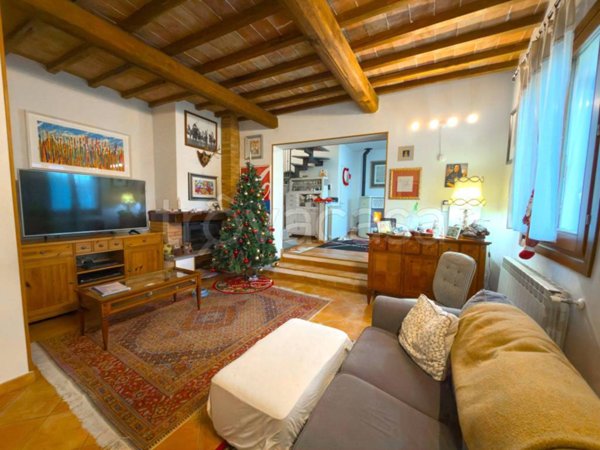 casa indipendente in vendita a Pistoia in zona Arcigliano