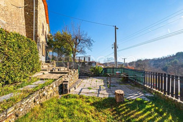 casa indipendente in vendita a Pistoia in zona Le Piastre