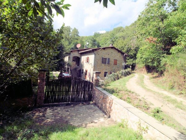 casa indipendente in vendita a Pistoia in zona Valdibrana