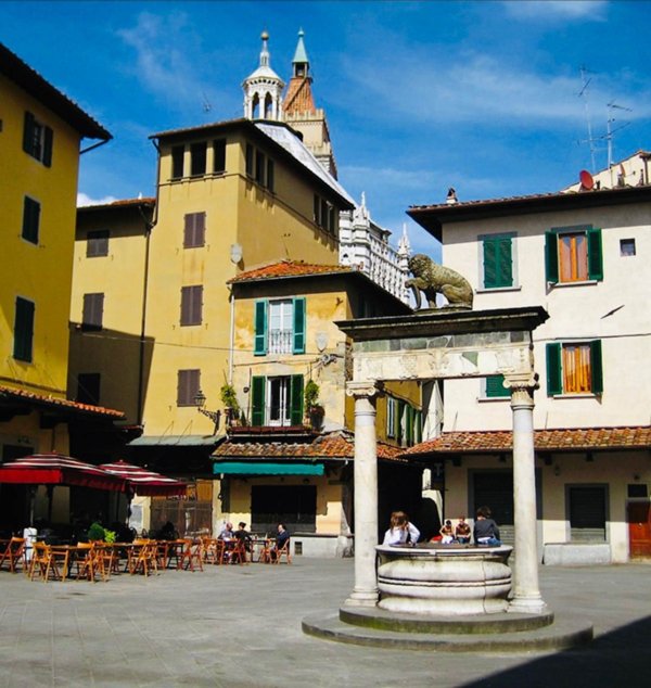 negozio in vendita a Pistoia in zona Centro Città