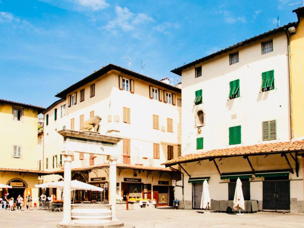 negozio in vendita a Pistoia in zona Centro Città