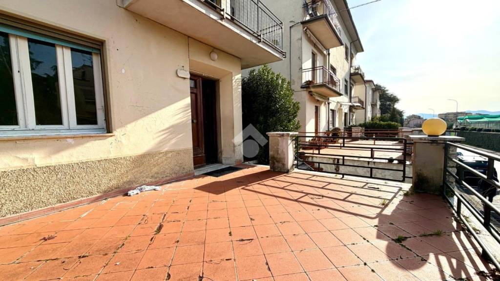 casa indipendente in vendita a Pistoia in zona Stadio