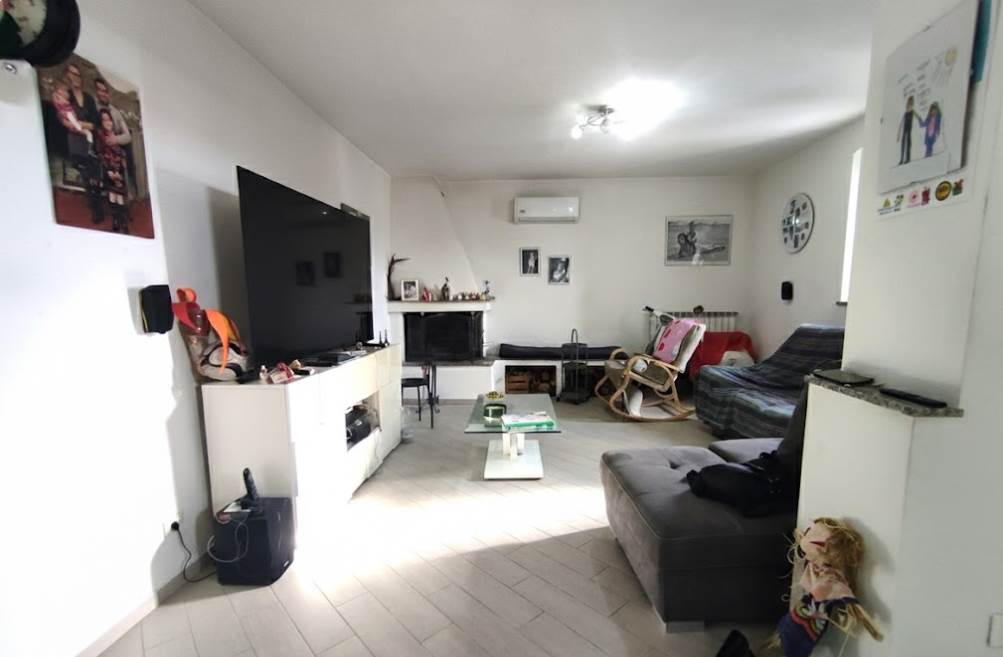 casa indipendente in vendita a Pistoia in zona Bottegone