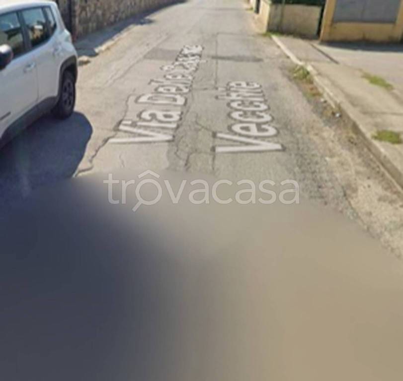 locale commerciale in vendita a Pistoia in zona Bottegone