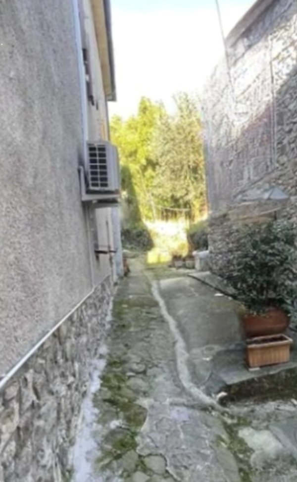 casa indipendente in vendita a Pistoia in zona Campiglio